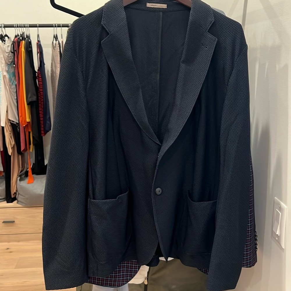 Men’s 56 Armani Collezioni summer sports jacket. Excellent shape never worn.